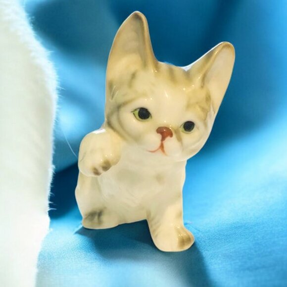 House of Global Art Porcelain Cat Figurine - Picture 2 of 6